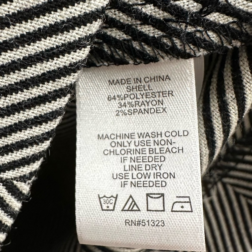 1. State Black and White Patterned Mini Shift Sheath Dress V Neck Women’s Sz 8 - Picture 6 of 7